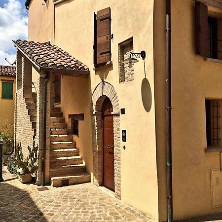 "Affittacamere Al Castello" Tavullia Bagian luar foto